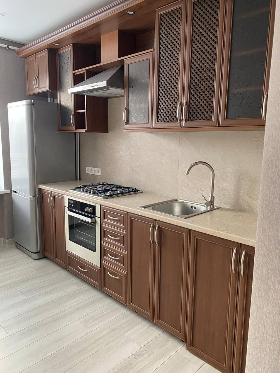 Apartpoltava Двокімнатні Апартаменти З Джакузі Біля Листопаду Poltava Exterior foto